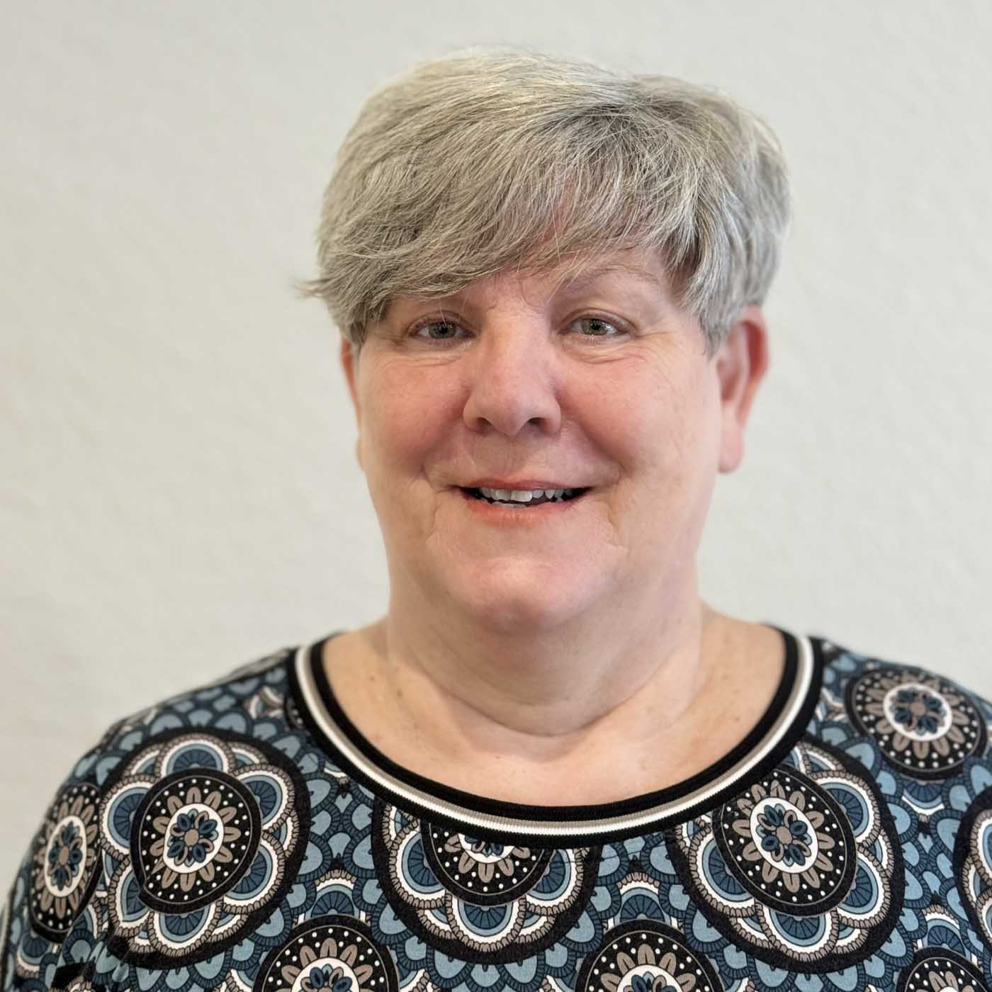 Frau Marion Henn